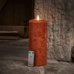 Bougie Cierge Orange Mouchetée TruGlow® De 25 Cm Avec Télécommande 7 Bougie Cierge Orange Mouchetée TruGlow® De 25 Cm Avec Télécommande -Boutique De Noël CA22052RC bougie cierge orange mouchetee truglow de 25 cm avec telecommande 4