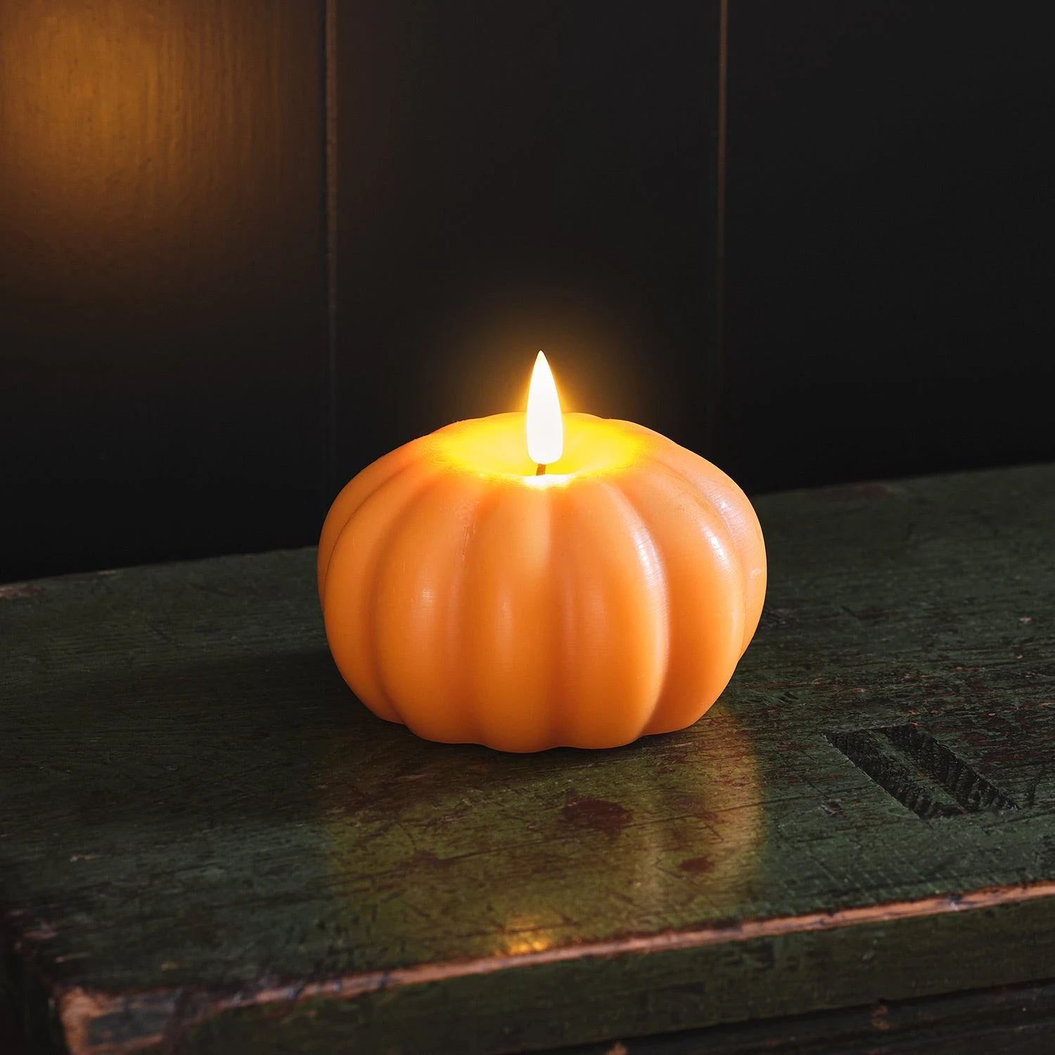 Bougie LED TruGlow® En Forme De Citrouille 2 Bougie LED TruGlow® En Forme De Citrouille – Image 2