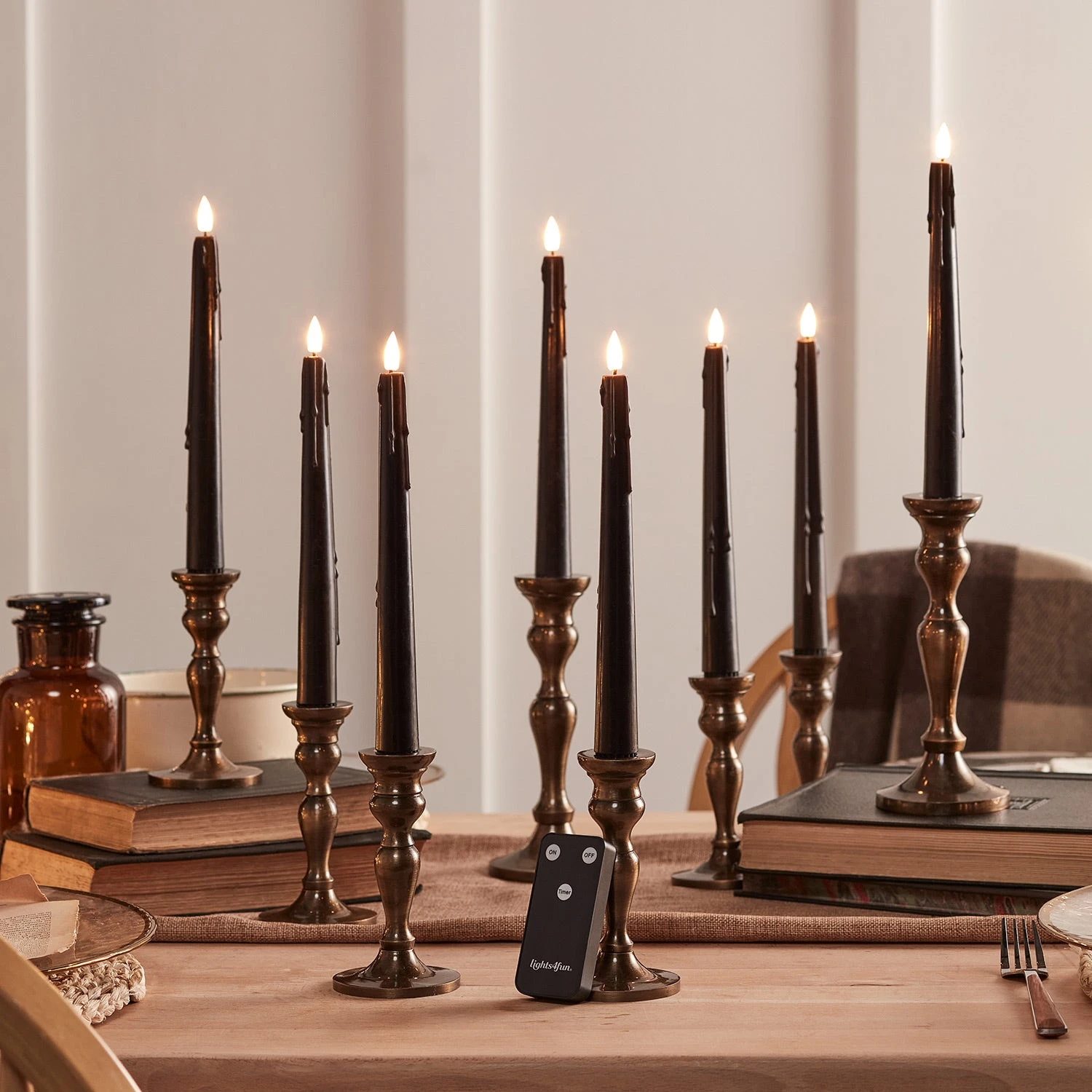 8 Chandelles TruGlow® Noires à Cire Coulante Avec Télécommande 1 8 Chandelles TruGlow® Noires à Cire Coulante Avec Télécommande