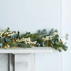 Guirlande De Noël Eucalyptus Et Baies Blanches Pré-éclairée De 2 M