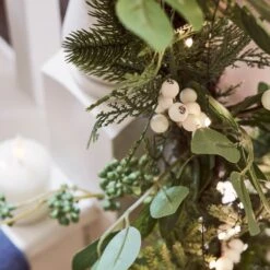 Guirlande De Noël Pré-illuminée à Baies Blanches De 2 M -Boutique De Noël D GA21009 Lot Guirlande de Noel de 2m avec Baies Blanches et Micro LED vue zoomee 9db6603c 2b78 4380 bdd1 c403bd5f6ee8