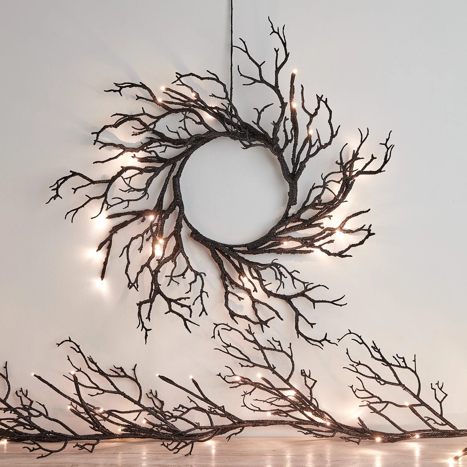 Lot De Couronne, Guirlande Et Piquets De Branches Mortes Pour Halloween 2 Lot De Couronne, Guirlande Et Piquets De Branches Mortes Pour Halloween – Image 2