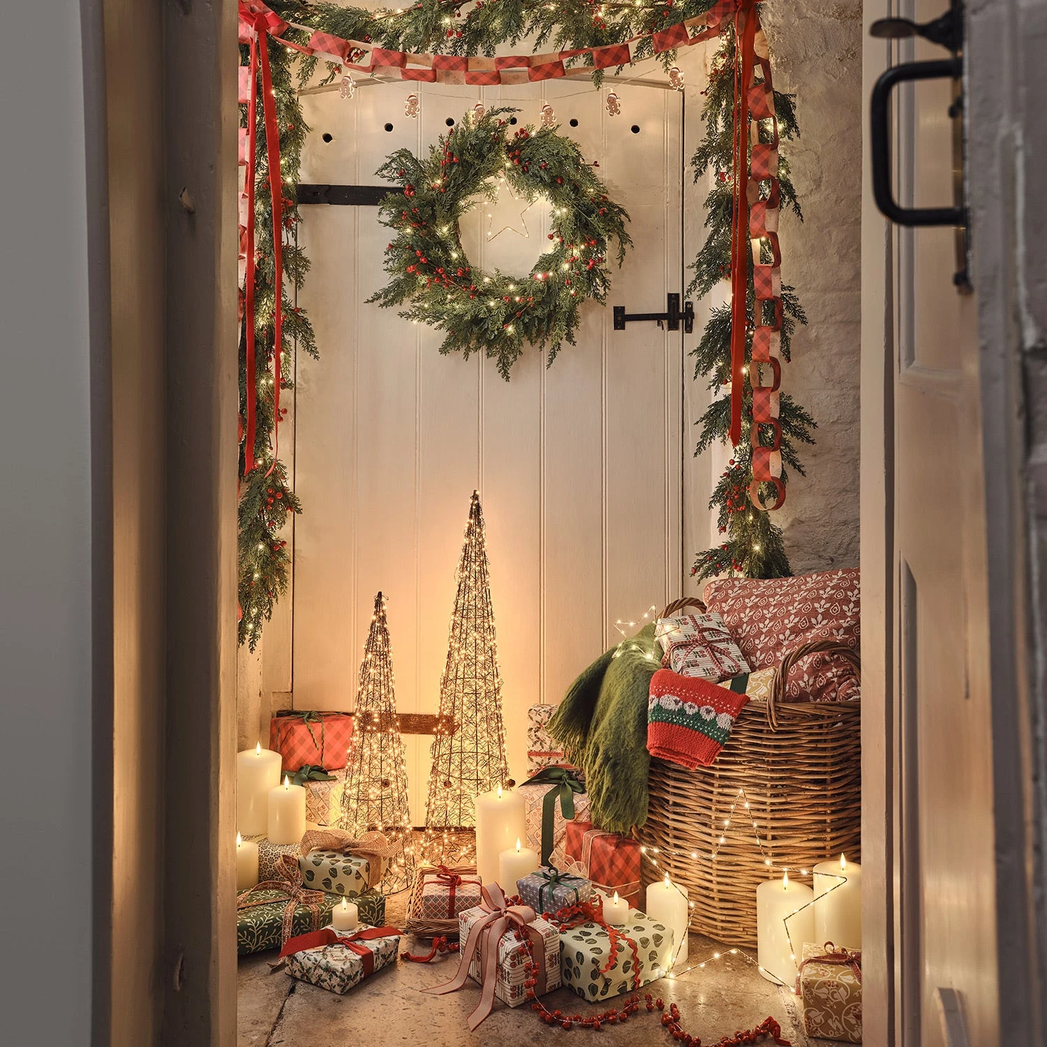 Lot De Couronne Et Guirlande Pré-éclairées Aux Baies Rouges 6 Lot De Couronne Et Guirlande Pré-éclairées Aux Baies Rouges – Image 6