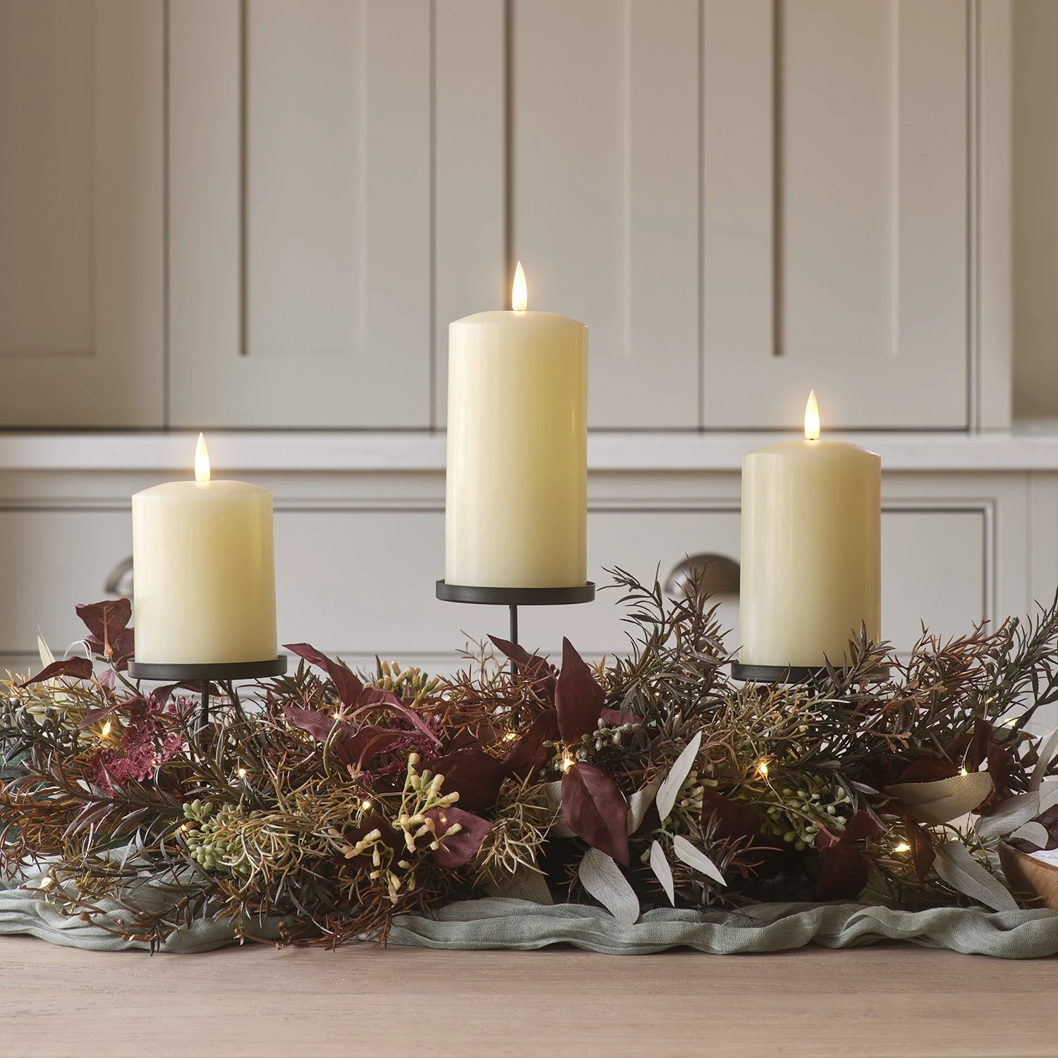Composition Automnale Avec Trio De Porte-Bougies 3 Composition Automnale Avec Trio De Porte-Bougies – Image 3