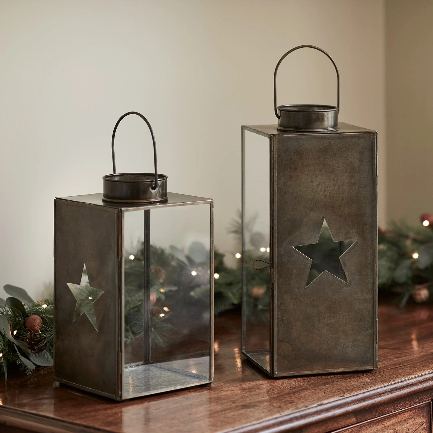 Duo De Lanternes Étoilées En Verre Et Métal Cuivré 1 Duo De Lanternes Étoilées En Verre Et Métal Cuivré