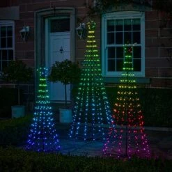 Lot De 3 Sapins De Noël Cônes Lumineux D’Extérieur Avec Fonction Changement De Couleur 34 Lot De 3 Sapins De Noël Cônes Lumineux D’Extérieur Avec Fonction Changement De Couleur -Boutique De Noël EU L4F2402038 lot de 3 sapins de noel cones lumineux d exterieur avec fonction changement de couleur 13