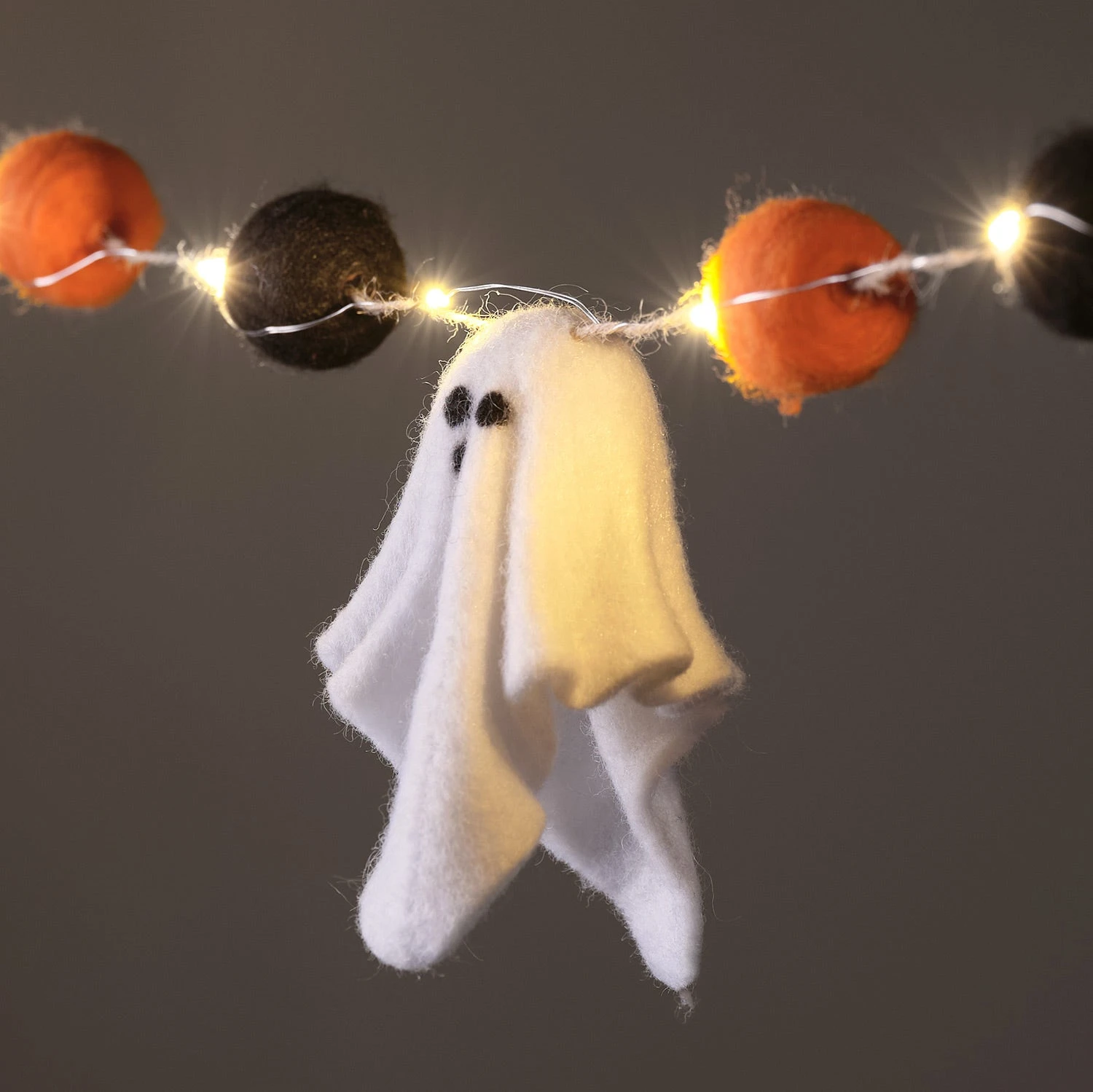 Guirlande Lumineuse D’Halloween En Feutre Avec 20 Micro LED 2 Guirlande Lumineuse D’Halloween En Feutre Avec 20 Micro LED – Image 2