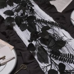 Guirlande Pré-éclairée Feuillage Noir D’Halloween -Boutique De Noël HA25012 guirlande pre eclairee feuillage noir d halloween 2