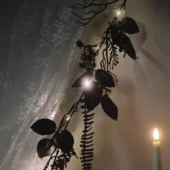 Lot De Couronne Et Guirlande Pré-éclairées D’Halloween Aux Feuillages Noirs -Boutique De Noël HA25012 guirlande pre eclairee feuillage noir d halloween 5