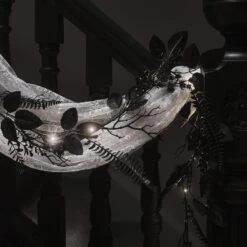 Guirlande Pré-éclairée Feuillage Noir D’Halloween -Boutique De Noël HA25012 guirlande pre eclairee feuillage noir d halloween 8