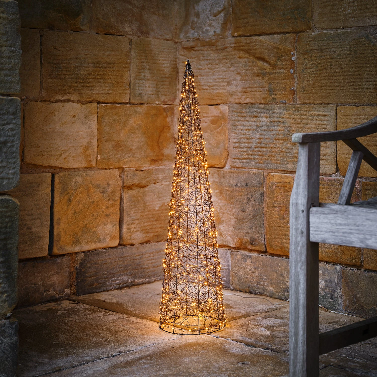 Duo De Cônes Lumineux En Fil Métallique De 80 Cm Et 60 Cm 4 Duo De Cônes Lumineux En Fil Métallique De 80 Cm Et 60 Cm – Image 4