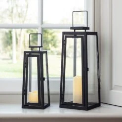 Lot De 2 Lanternes Lumineuses Pour Extérieur En Métal -Boutique De Noël LA18012 2 Metal Outdoor Battery Lanterns Close P1