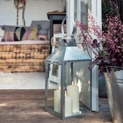 Grande Lanterne D'Extérieur Hayle En Métal, Avec Bougie TruGlow® -Boutique De Noël LA20026 grande lanterne dexterieur hayle en metal avec bougie truglow 2