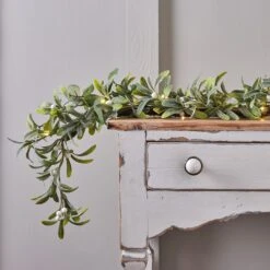 Lot De Couronne Et Guirlande De Noël Pré-éclairée En Gui Et Eucalyptus 7 Lot De Couronne Et Guirlande De Noël Pré-éclairée En Gui Et Eucalyptus -Boutique De Noël LL GA24012 guirlande de noel pre eclairee en gui et eucalyptus de 2 m 1 6623e26d e3c6 411a b929 ce1dddd8fc0a