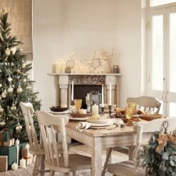 Étoile Lumineuse En Bois Gris -Boutique De Noël LL21098 Etoile Lumineuse en Bois Gris vue avec table de noel