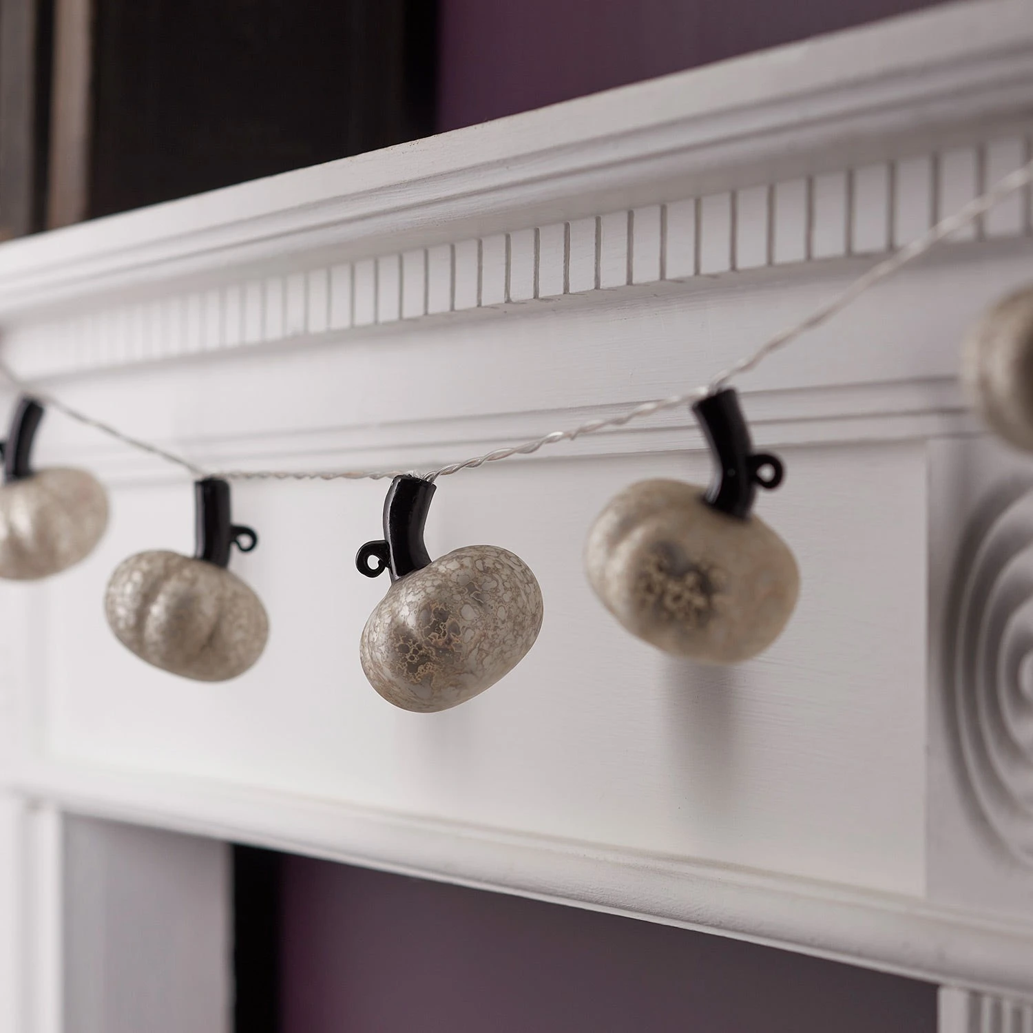 Guirlande Lumineuse 10 Citrouilles En Argent Antique à Tiges Noires 2 Guirlande Lumineuse 10 Citrouilles En Argent Antique à Tiges Noires – Image 2