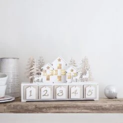 Calendrier De L'Avent En Forme De Maison Scandinave