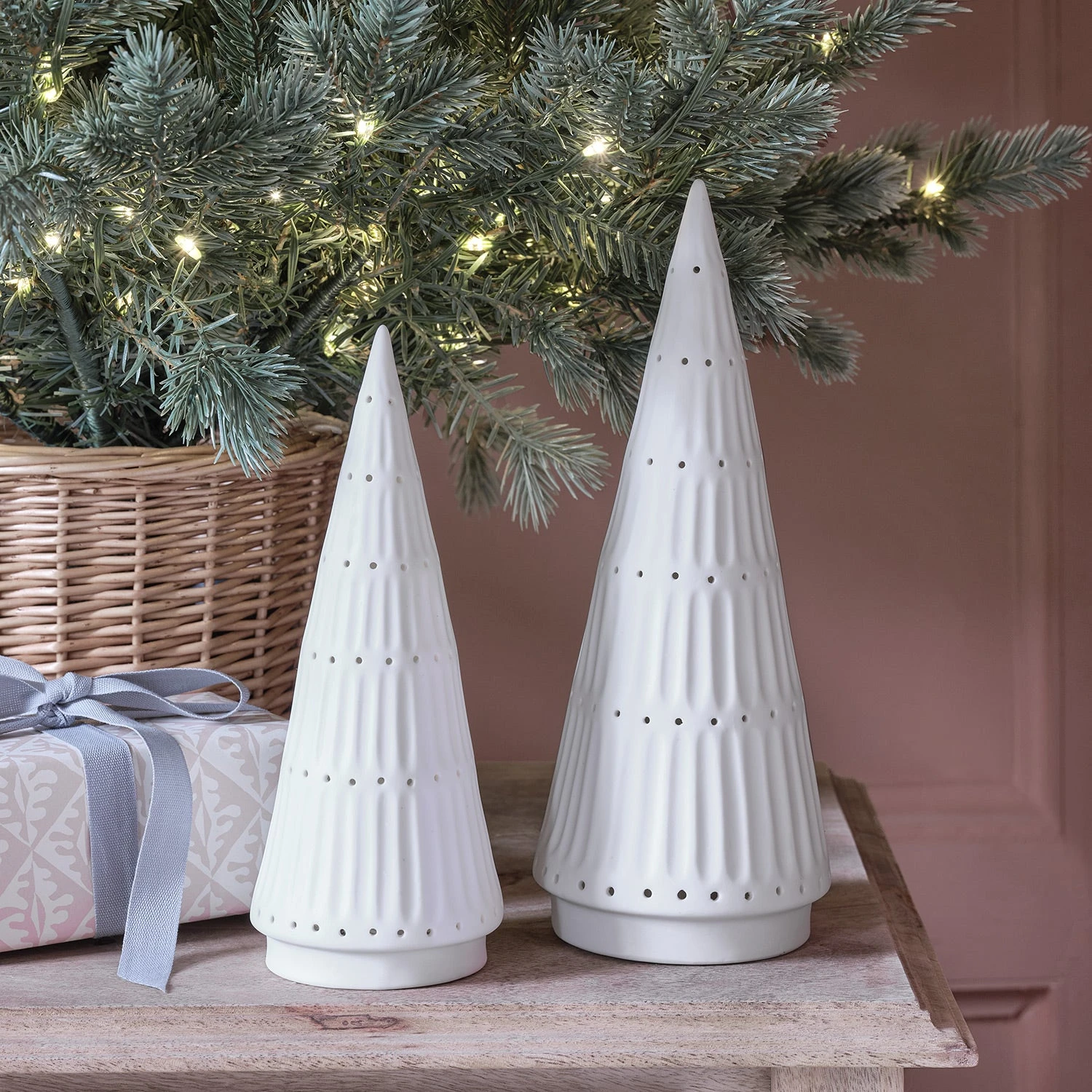 Lot De 2 Sapins Lumineux En Céramique à LED Blanc Chaud 3 Lot De 2 Sapins Lumineux En Céramique à LED Blanc Chaud – Image 3