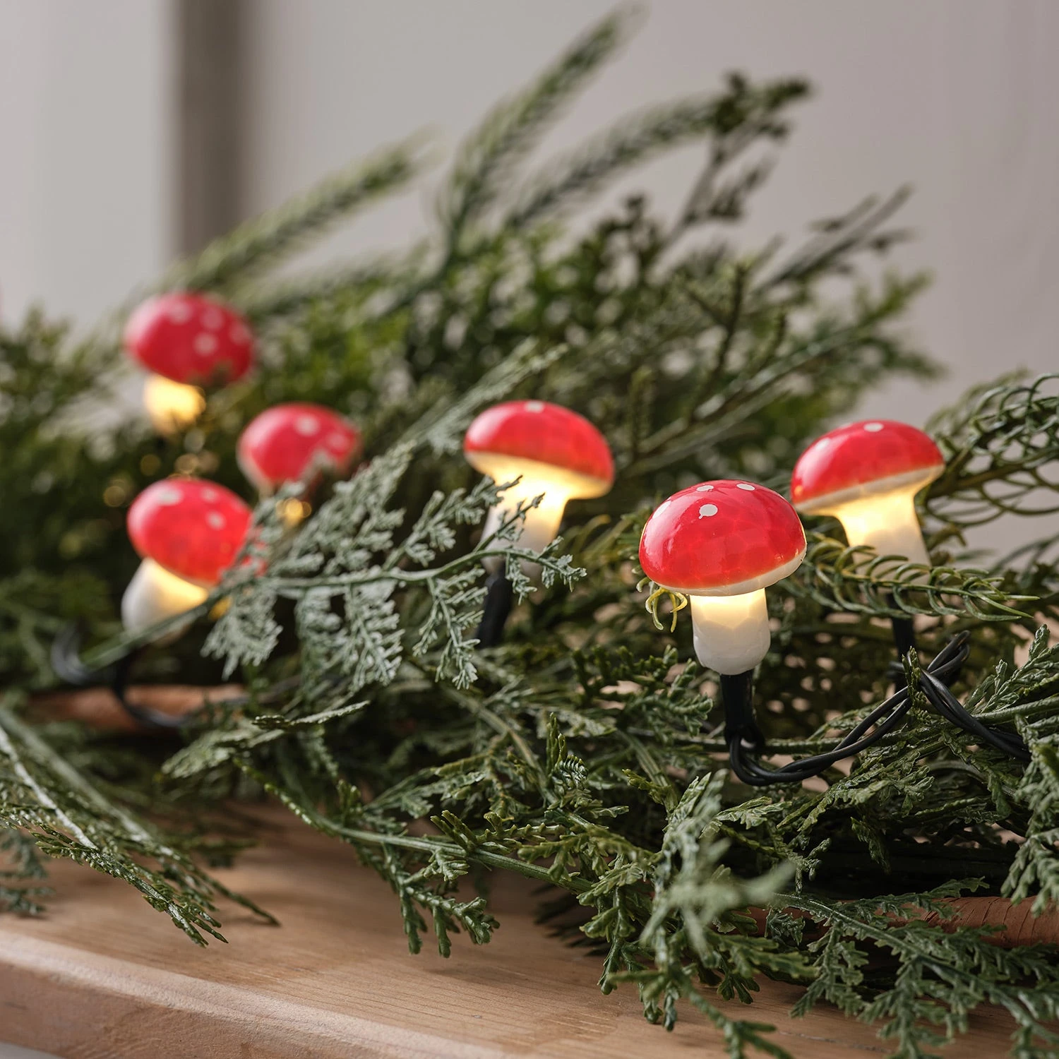 Guirlande Lumineuse à 20 Champignons Rouges LED 2 Guirlande Lumineuse à 20 Champignons Rouges LED – Image 2