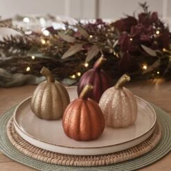 Lot De 4 Citrouilles Lumineuses En Verre à La Patine Blanche 9 Lot De 4 Citrouilles Lumineuses En Verre à La Patine Blanche -Boutique De Noël LL25007 lot de 4 citrouilles lumineuses en verre a la patine blanche 4 1