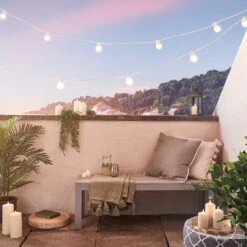 Guirlande Guinguette Pro Connect IP67 De 10m 20 LED Blanc Chaud Câble Blanc Raccordable Ampoules Transparentes 8 Guirlande Guinguette Pro Connect IP67 De 10m 20 LED Blanc Chaud Câble Blanc Raccordable Ampoules Transparentes -Boutique De Noël PR10 2YWWC Guirlande guinguette pro connect blanc chaud cable blanc sur balcon avec fontaine et bougies coucher de soleil 2 1