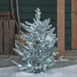 Sapin De Noël De 91cm Sur Piquet Et à LED Bicolore, Effet Givré 6 Sapin De Noël De 91cm Sur Piquet Et à LED Bicolore, Effet Givré -Boutique De Noël TR23001 sapin de noel de 91cm sur piquet et a LED bicolore blanc 4