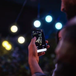 Guinguette Guinguette Twinkly De 10m Avec 20 LED Contrôlables Par Smartphone Édition Gold & Silver -Boutique De Noël TW22001 guirlande guinguette twinkly controlable par smartphone ambre et blanc vue rapproche