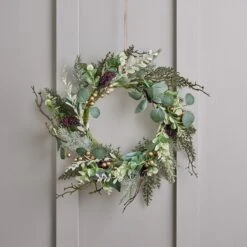 Lot De Couronne Et Guirlande De Noël Classique à Baies Dorées -Boutique De Noël WR24008 couronne de noel classique de 40 cm a baies dorees 65bb096c 81bf 409e ae19 4a070ddb368f