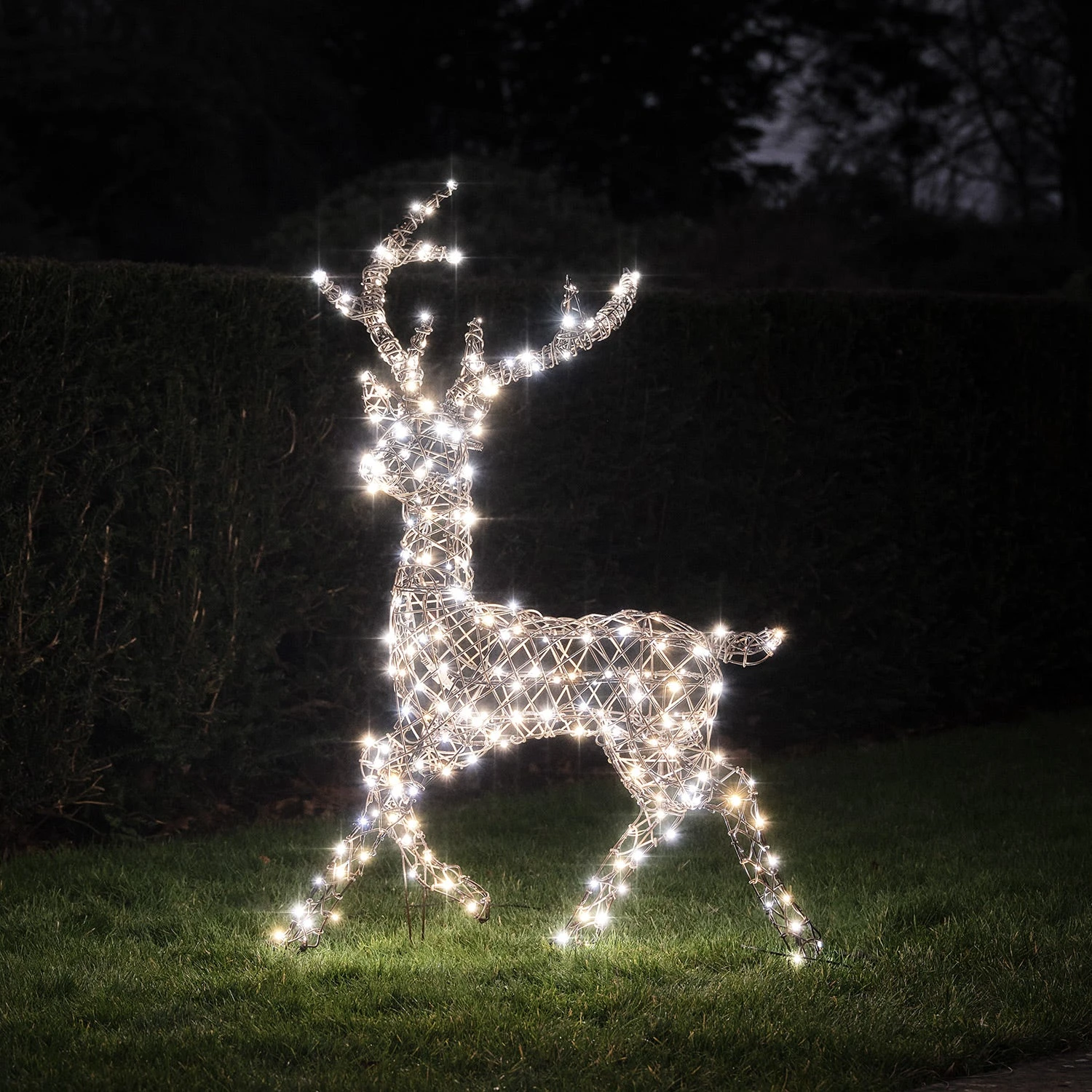 Cerf De Noël Solaire à LED Bicolore Studley En Rotin 1,15 M 2 Cerf De Noël Solaire à LED Bicolore Studley En Rotin 1,15 M – Image 2