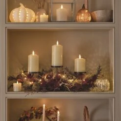 Composition Automnale Avec Trio De Porte-Bougies 11 Composition Automnale Avec Trio De Porte-Bougies -Boutique De Noël composition automnale avec trio de porte bougies sur une etagere