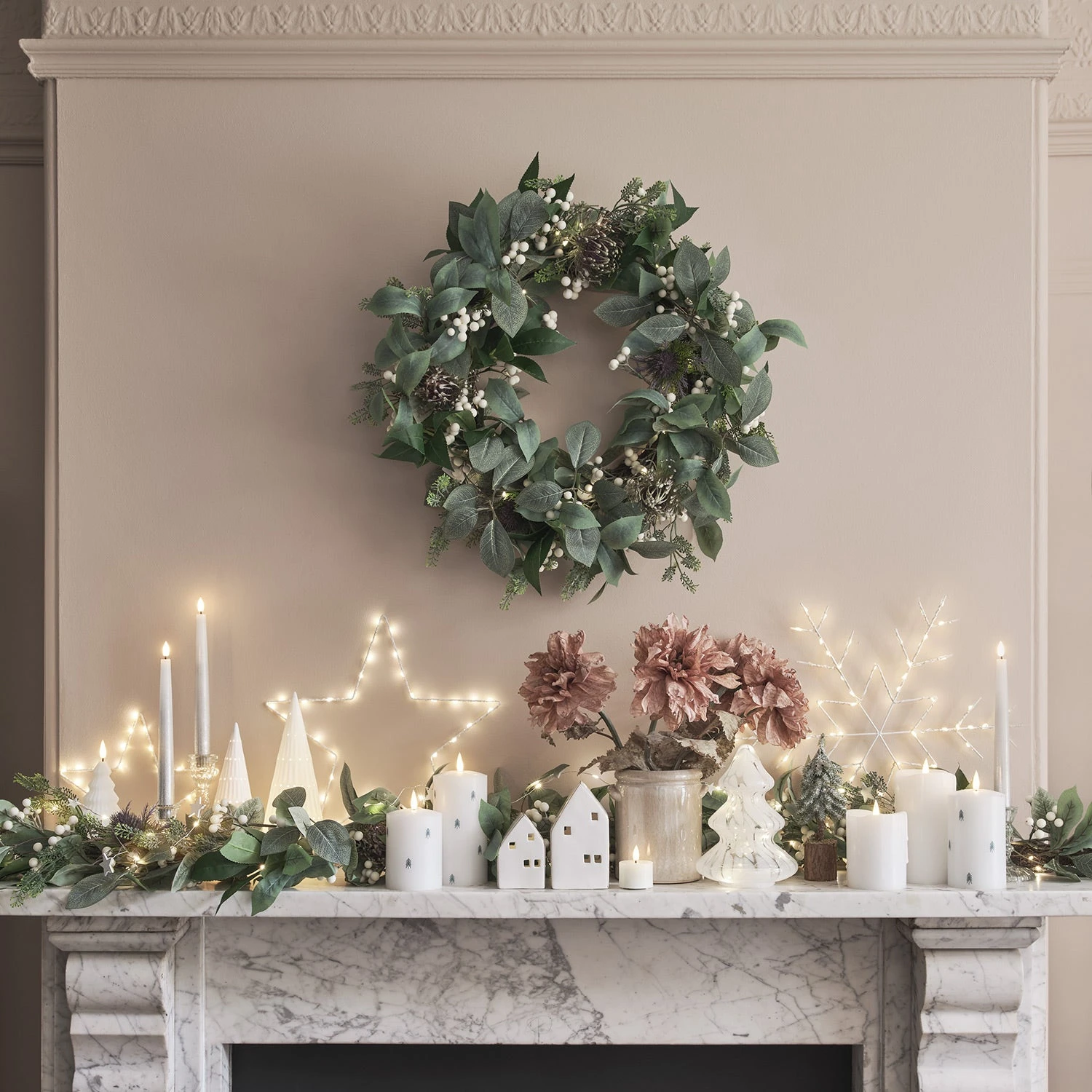 Lot De Couronne Et Guirlande De Noël Pré-éclairée à Baies Blanches 6 Lot De Couronne Et Guirlande De Noël Pré-éclairée à Baies Blanches – Image 6