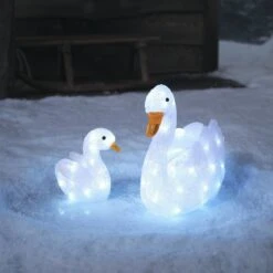 Cygneau Lumineux De 19 Cm En Acrylique, Figurine à Piles 7 Cygneau Lumineux De 19 Cm En Acrylique, Figurine à Piles -Boutique De Noël cygne et cygneau lumineux en acrylique sous la neige