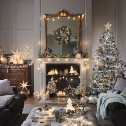 Lot Couronne Et Guirlande Pré-éclairées En Eucalyptus Et Baies Blanches -Boutique De Noël deco de noel en interieur