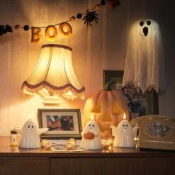 Guirlande Lumineuse à 10 Petits Fantômes En Bocaux 5 Guirlande Lumineuse à 10 Petits Fantômes En Bocaux -Boutique De Noël deco halloween interieur avec bougies fantomes et guirlande lumineuse a fantome en bocaux