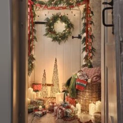 Couronne De Noël Pré-éclairée Aux Baies Rouges 8 Couronne De Noël Pré-éclairée Aux Baies Rouges -Boutique De Noël decoration de noel traditionelle