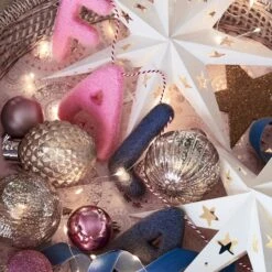 3 Étoiles De Noël En Papier à Micro LED 13 3 Étoiles De Noël En Papier à Micro LED -Boutique De Noël etoile lumineuse de noel en papier avec boules de noel proche 98c9068d c4da 495a ba2e a5b17aae1bd9